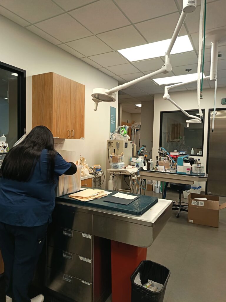 Cabinet veterinar al asociatiei Helen Woodward Animal Center